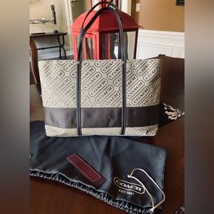 🐣 WAS $150 Coach Lozenge Khaki/Brown Large LogoTote